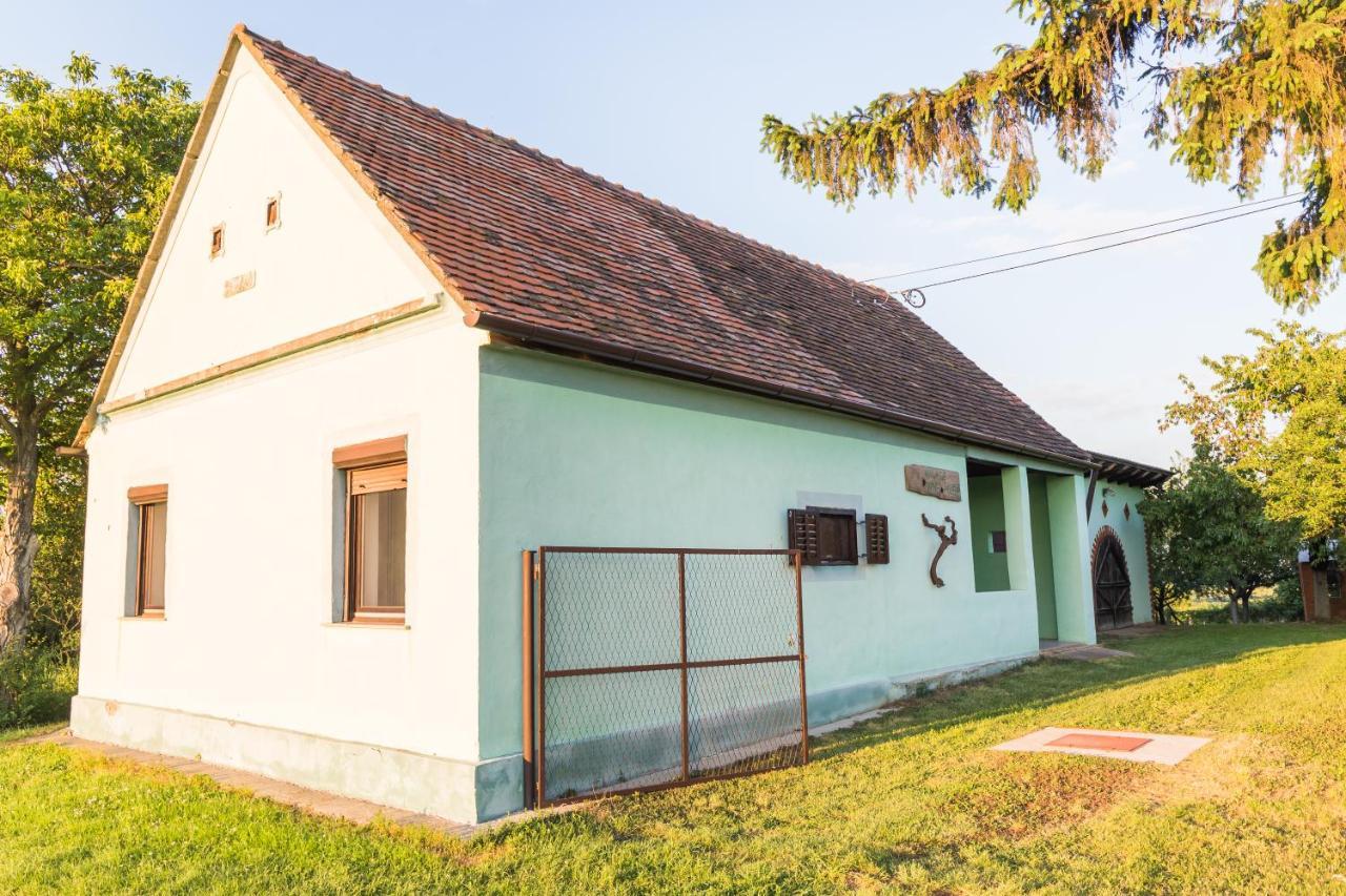 Village Wine House Mandicevac Екстериор снимка
